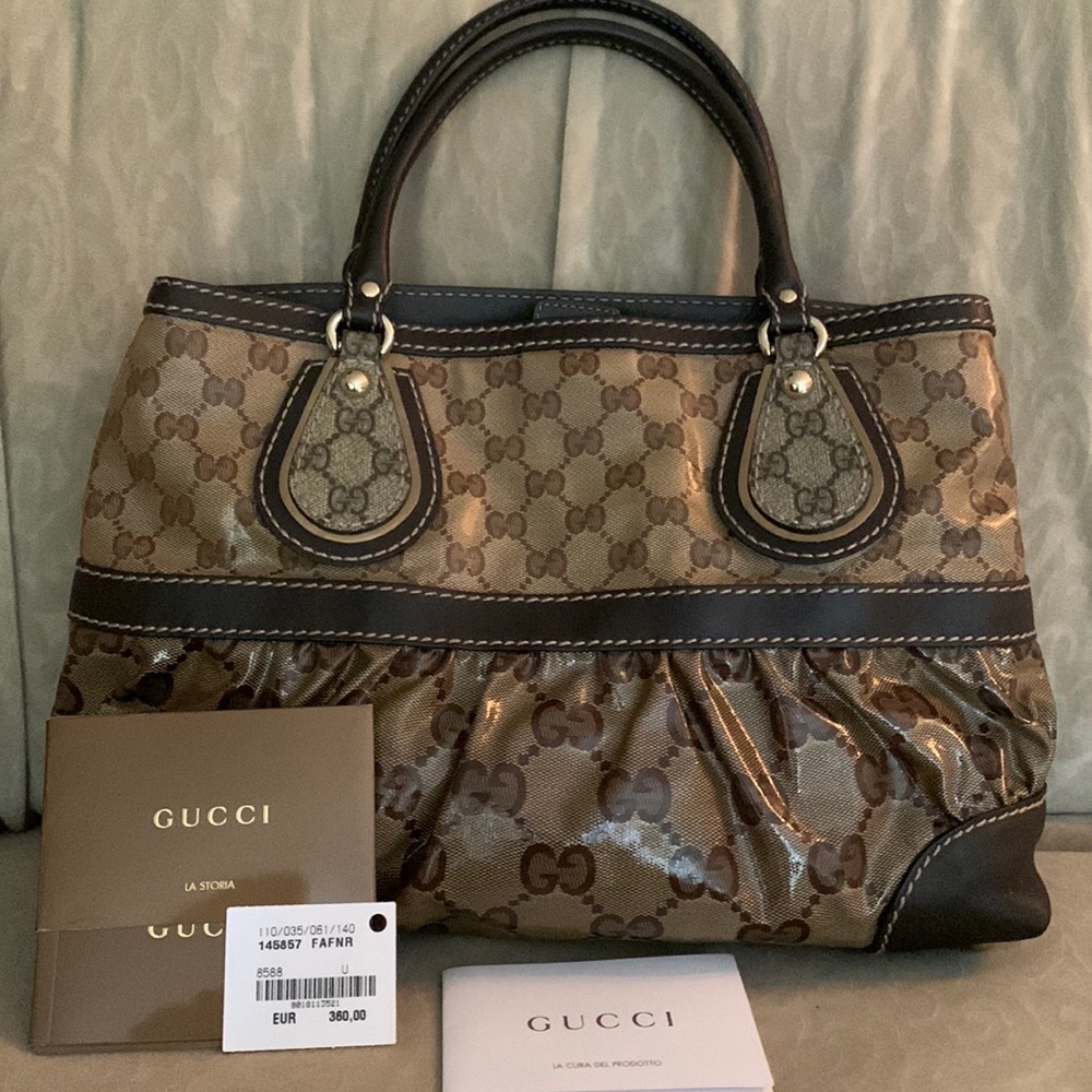 Vintage Gucci Shoulder Bag with dust bag in great condition. Slightly used…..